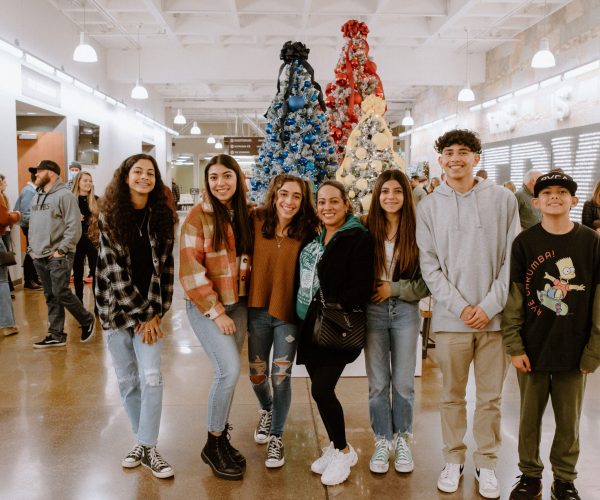 christmas-at-eastside-2021-trees-lobby-DSC_5648