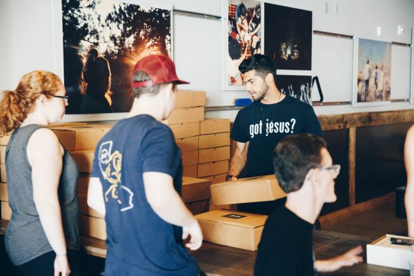 young-adult-serve-thanksgiving-meal-kit-20170712_MaryBaird_044